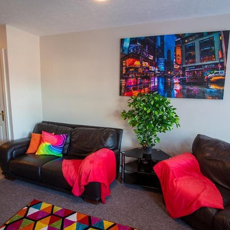 Ample Comforts, Centrally Located, Town Centre Warrington  Esterno foto