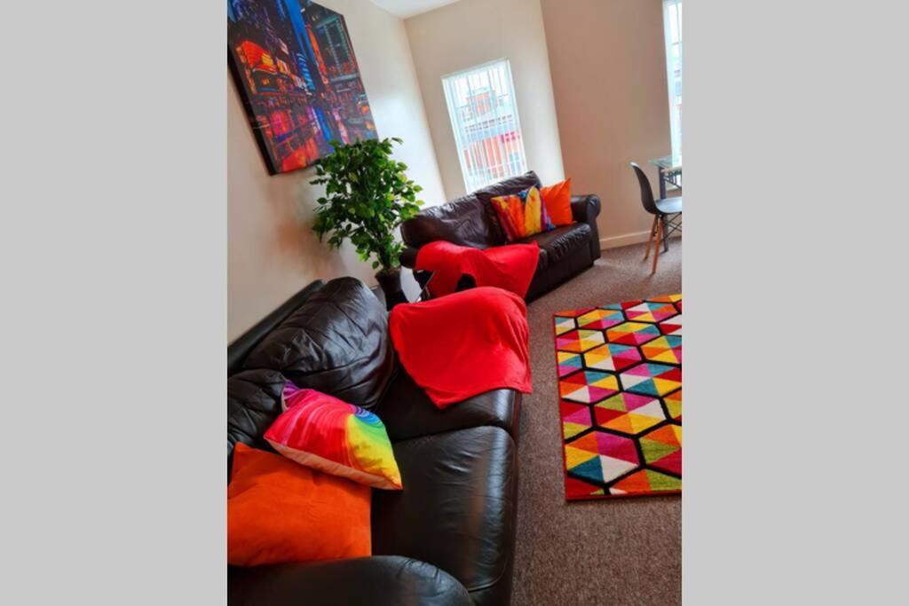 Ample Comforts, Centrally Located, Town Centre Warrington  Esterno foto