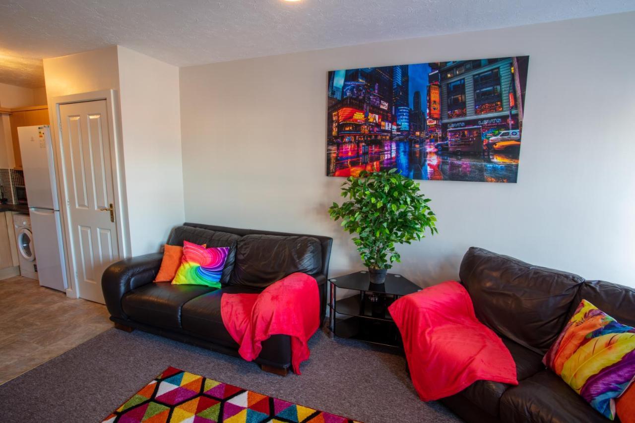 Ample Comforts, Centrally Located, Town Centre Warrington  Esterno foto