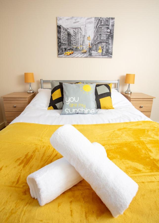 Ample Comforts, Centrally Located, Town Centre Warrington  Esterno foto