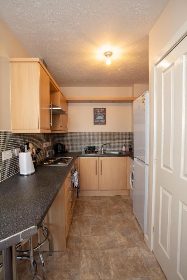 Ample Comforts, Centrally Located, Town Centre Warrington  Esterno foto